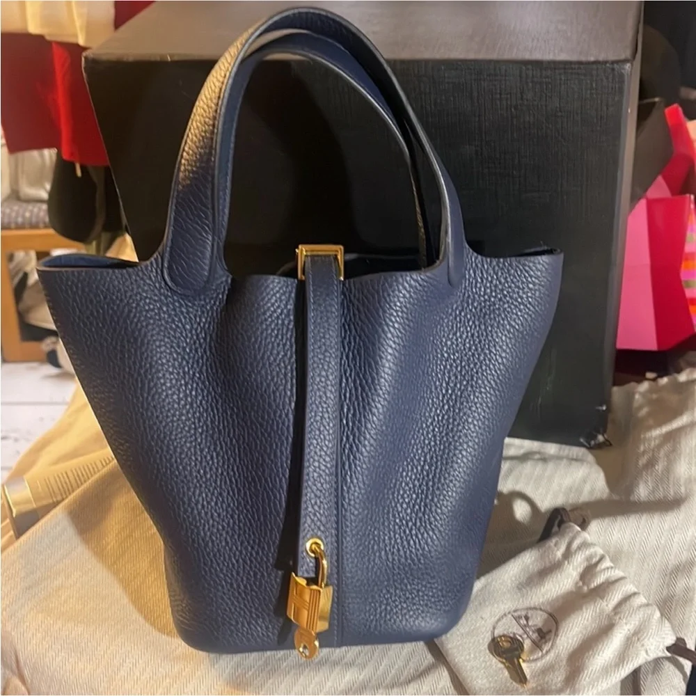 HERMES Bleu Nuit Clemence Picotin 18 Gold Hardware - Picture 2 of 12
